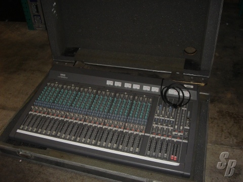 Listing - YAMAHA MC 2404 II MIXING CONSOLE - Detail - CONSOLE